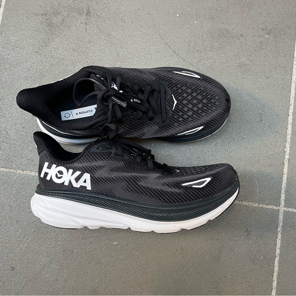 hokas clifton 9: size 7.5 womens wide